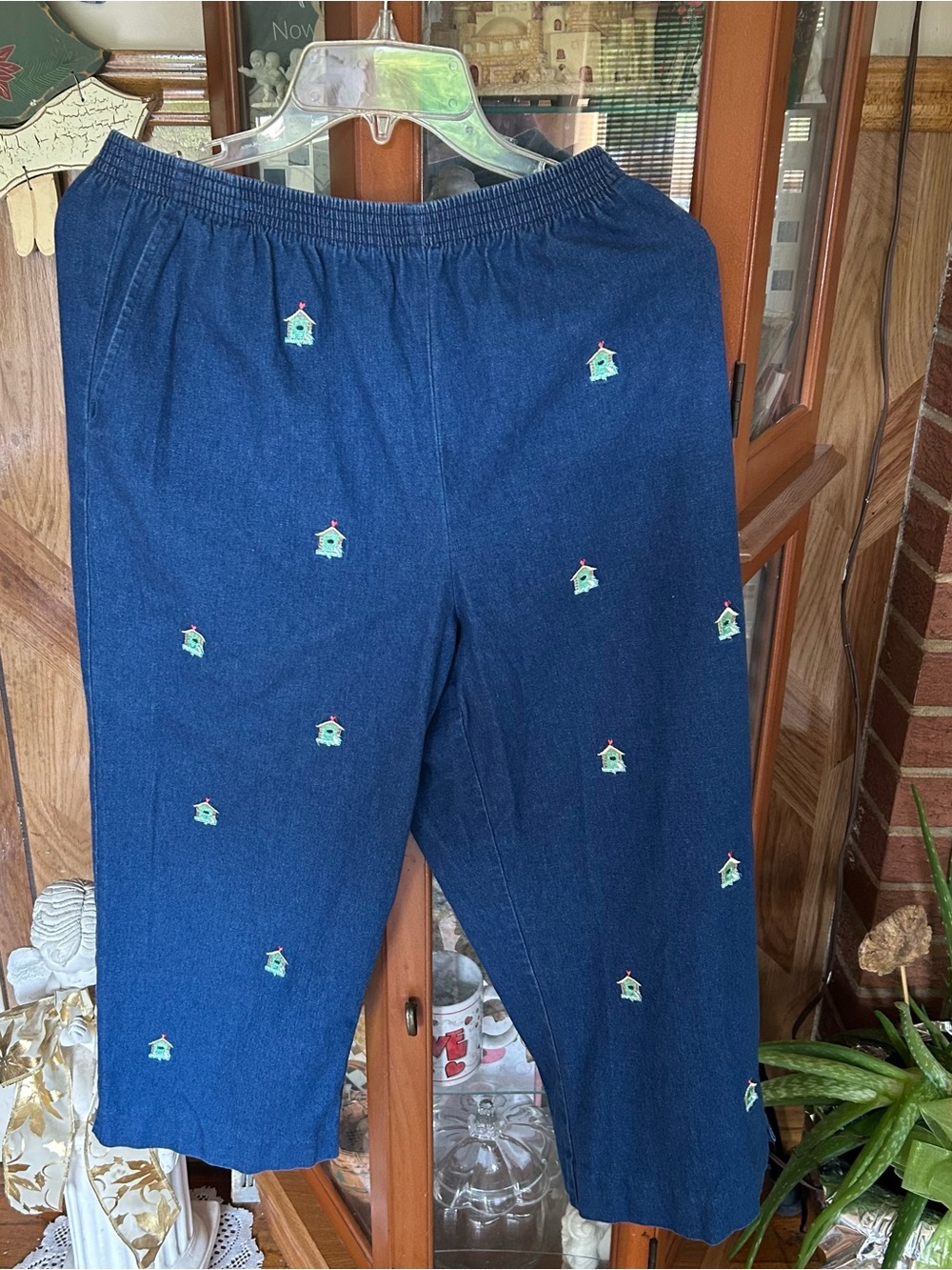 Alfred Dunner Navy Blue Cotton Capris with Tiny Embroidered Birdhouses